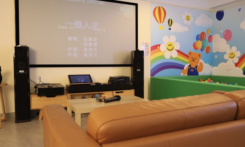 Wooftopia Party Room-7